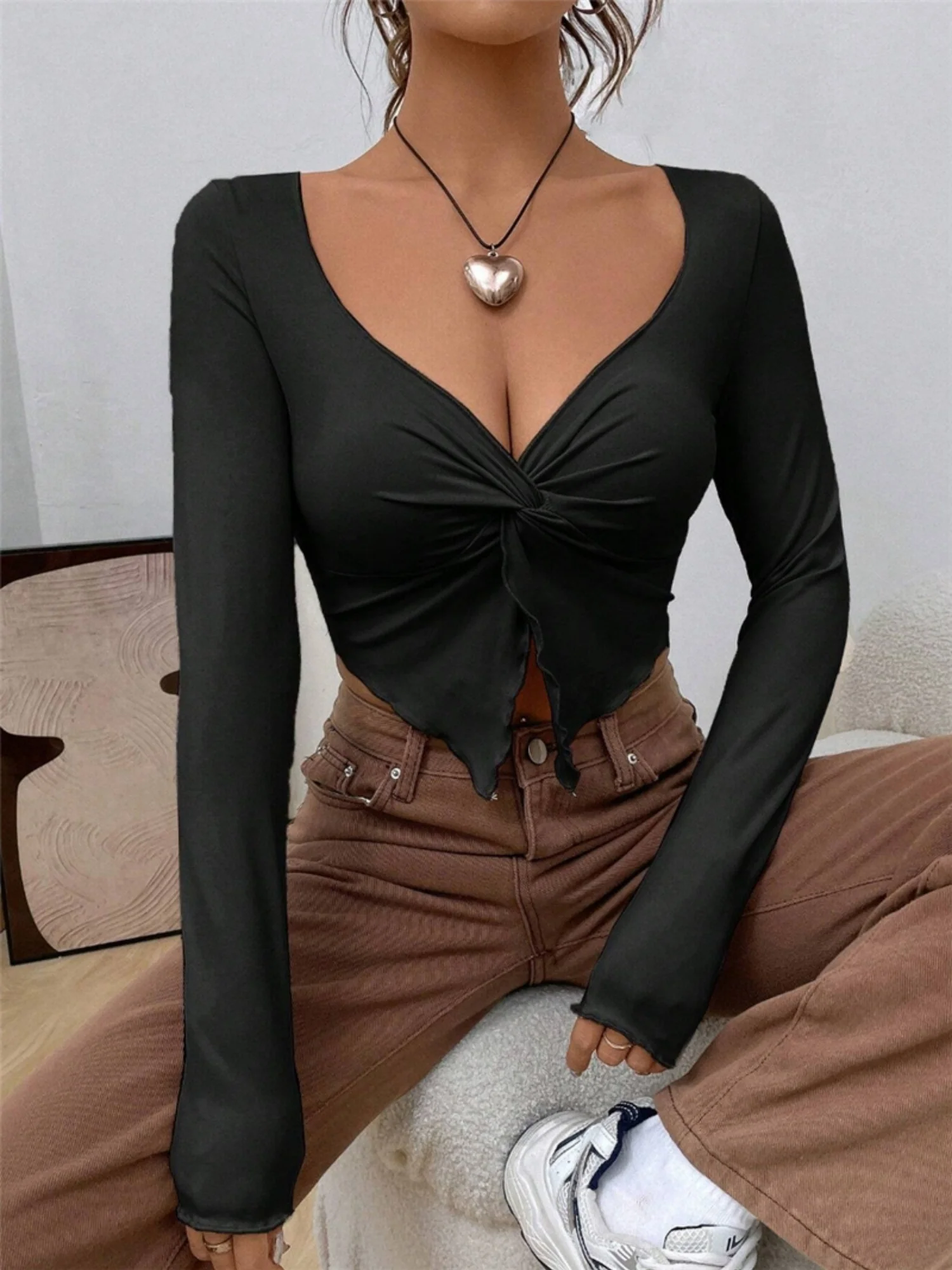 Knot V-neck Long-sleeved T-shirt - Image 4