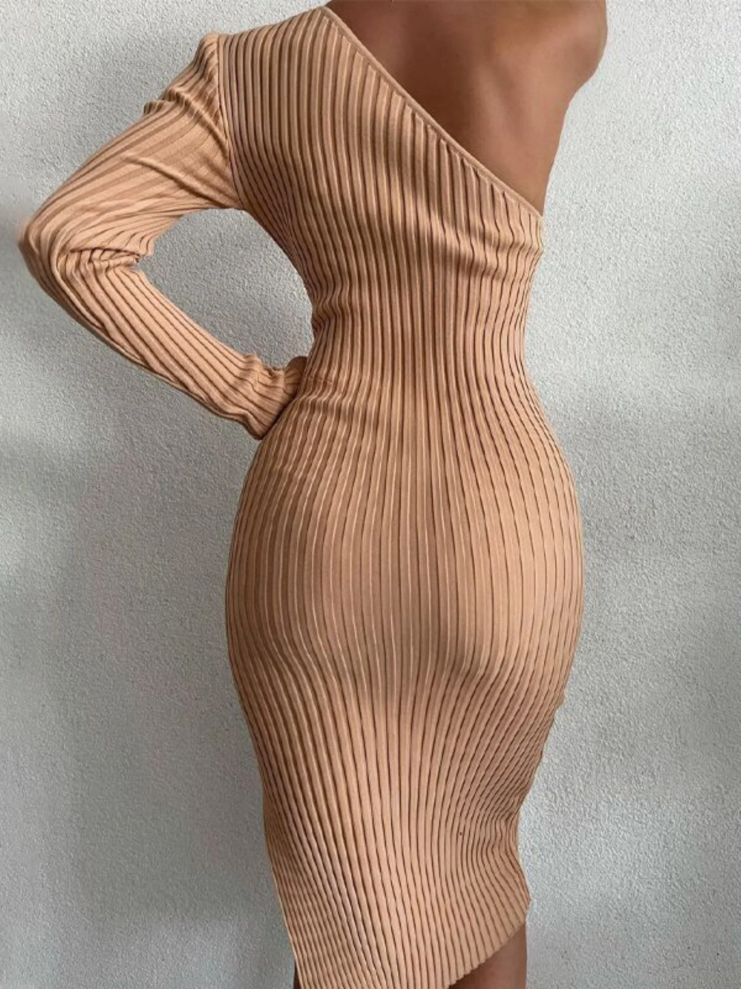 Sloping Shoulder And Slit Waist-cinching And Hip-hugging Knitted Sweaters Midi Dresses - Image 2