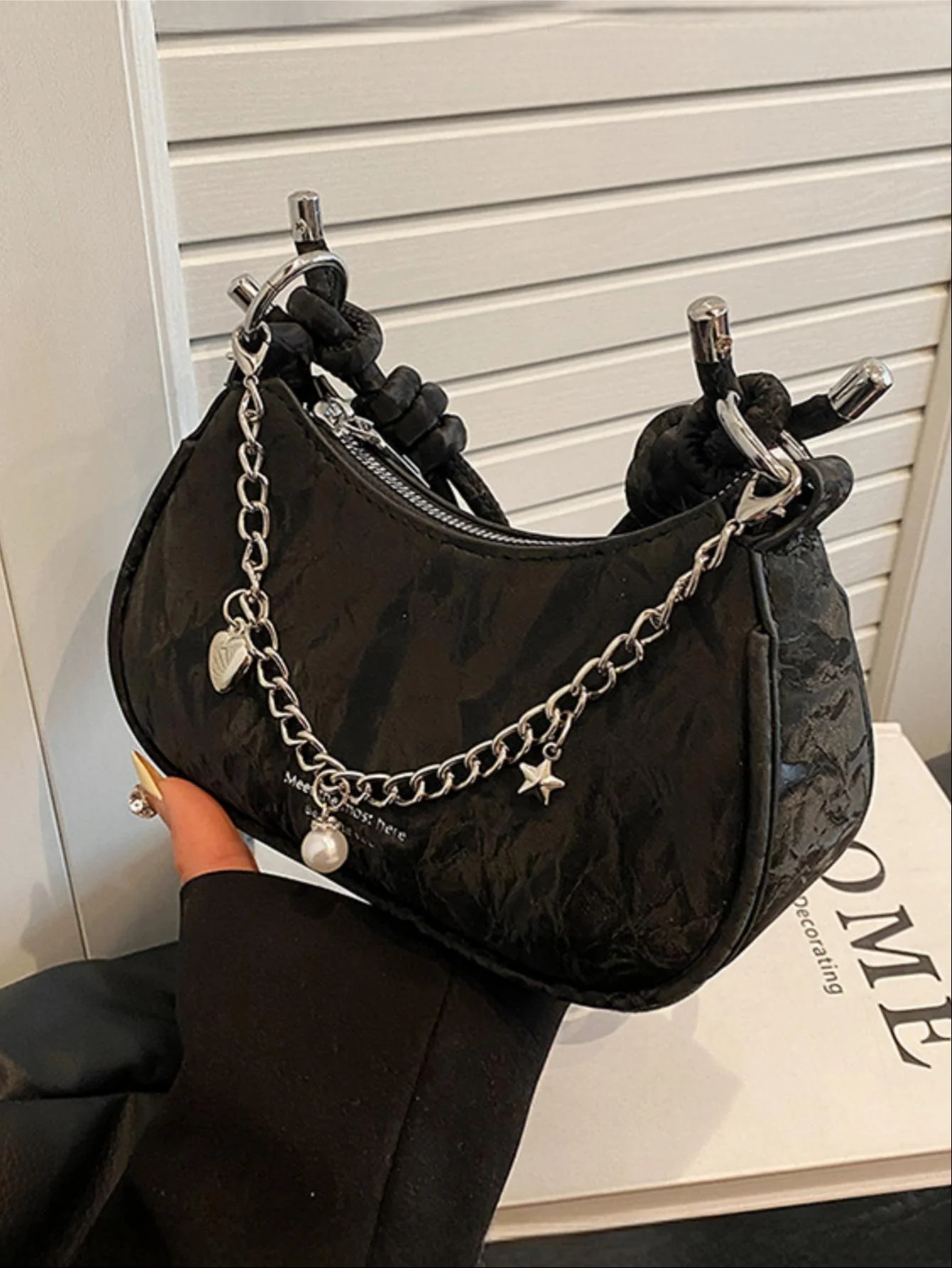 Heart-shaped Metal Chain Crossbody Bag