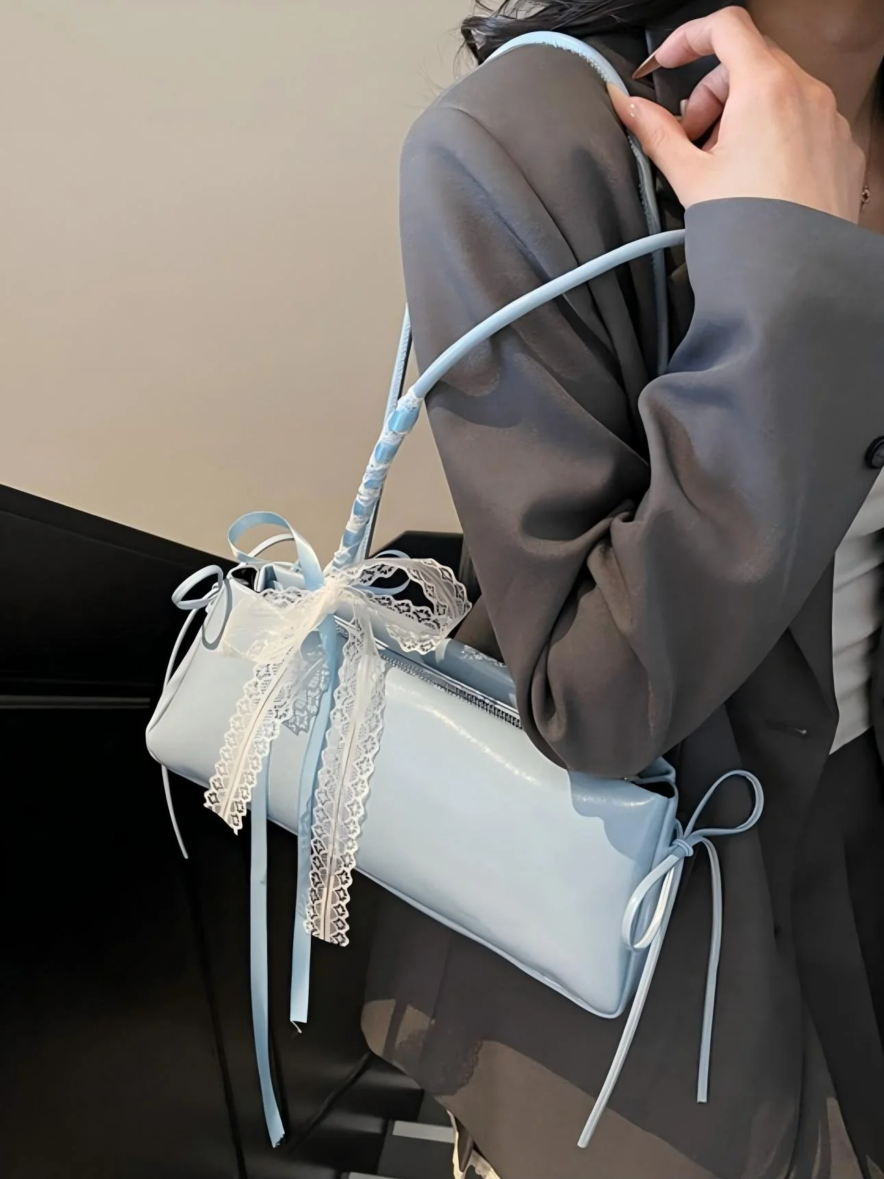 Simple Ballet-style Baguette Shoulder Bag - Image 11