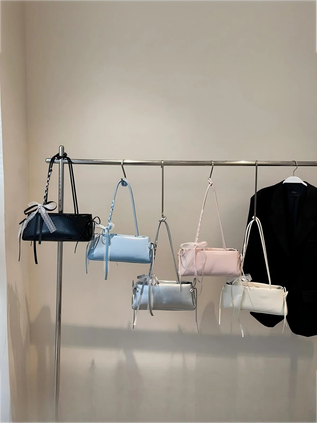 Simple Ballet-style Baguette Shoulder Bag - Image 20