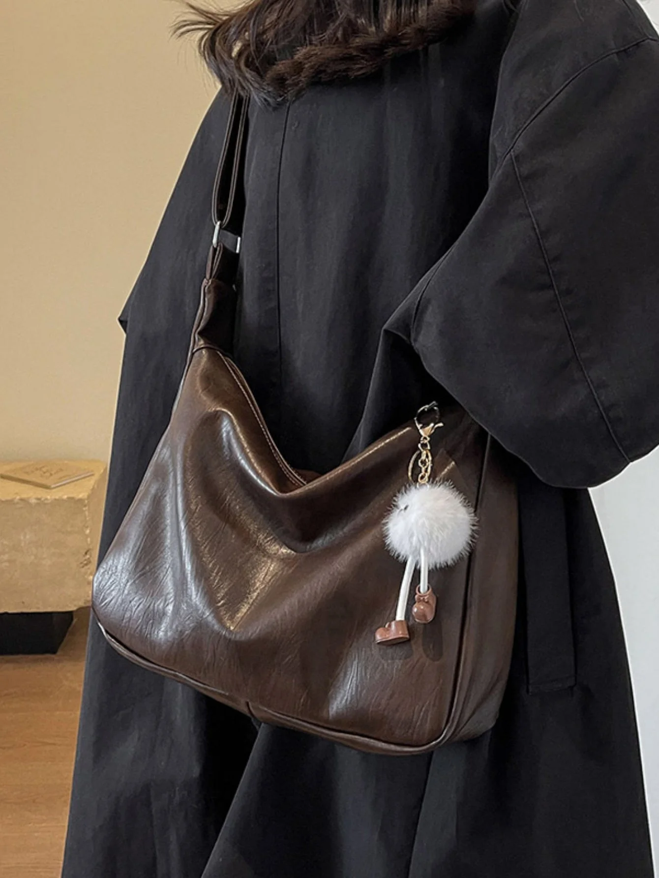 Large Capacity Crossbody Bag - Image 10