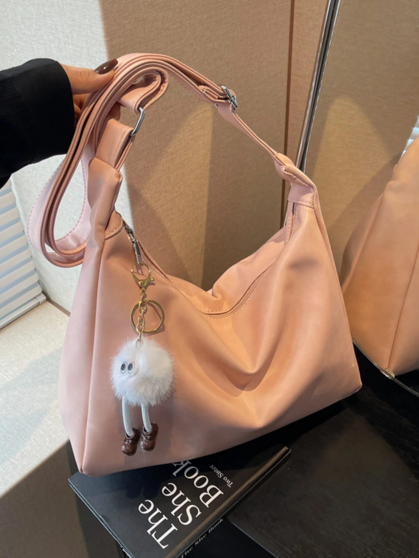 Large Capacity Crossbody Bag - Image 3