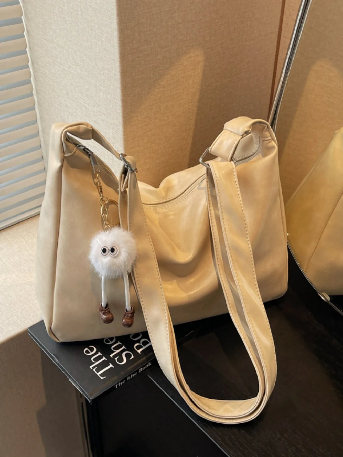 Large Capacity Crossbody Bag - Image 4