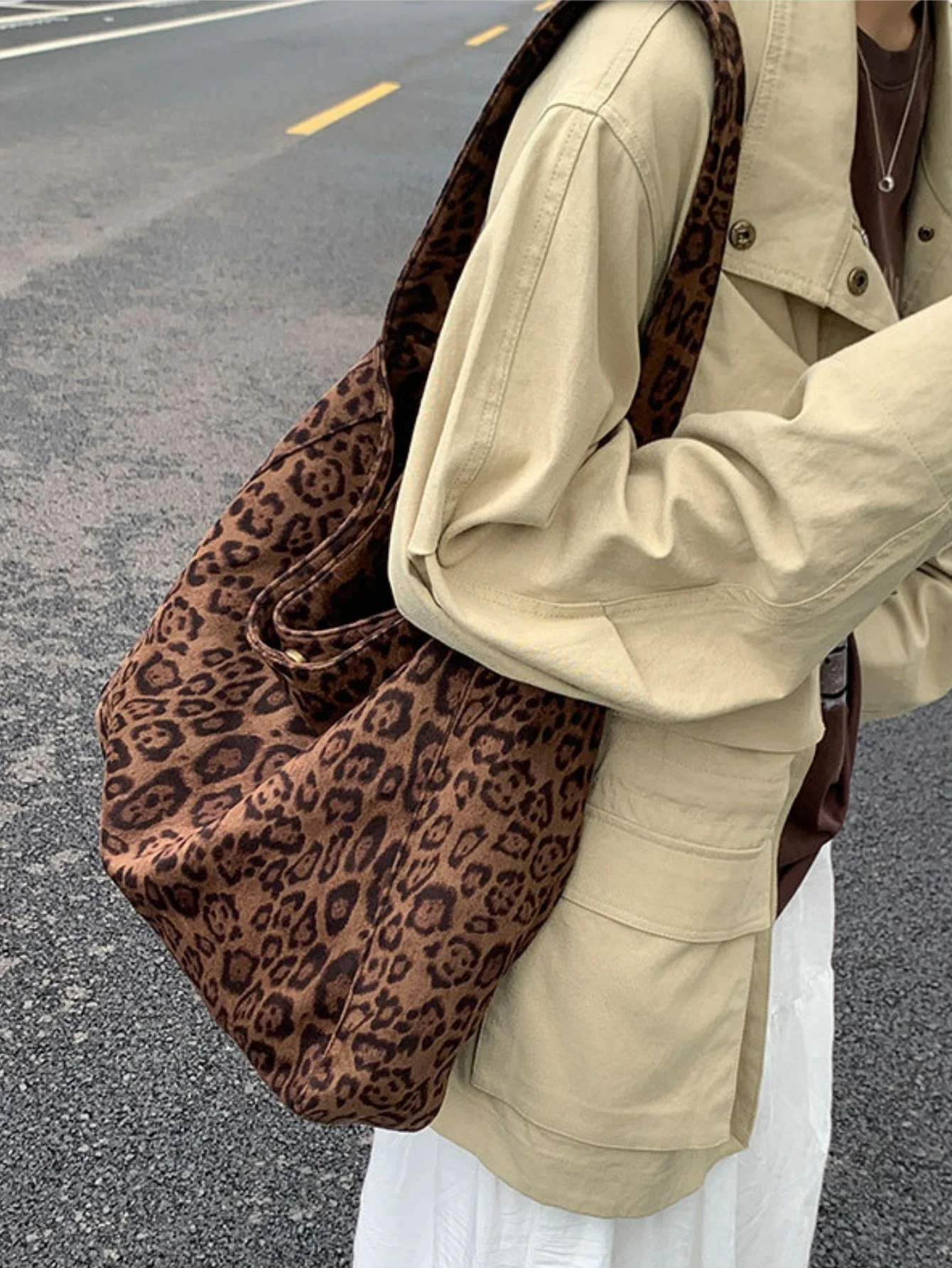 Leopard Print Large Capacity Shoulder Bag - Image 3