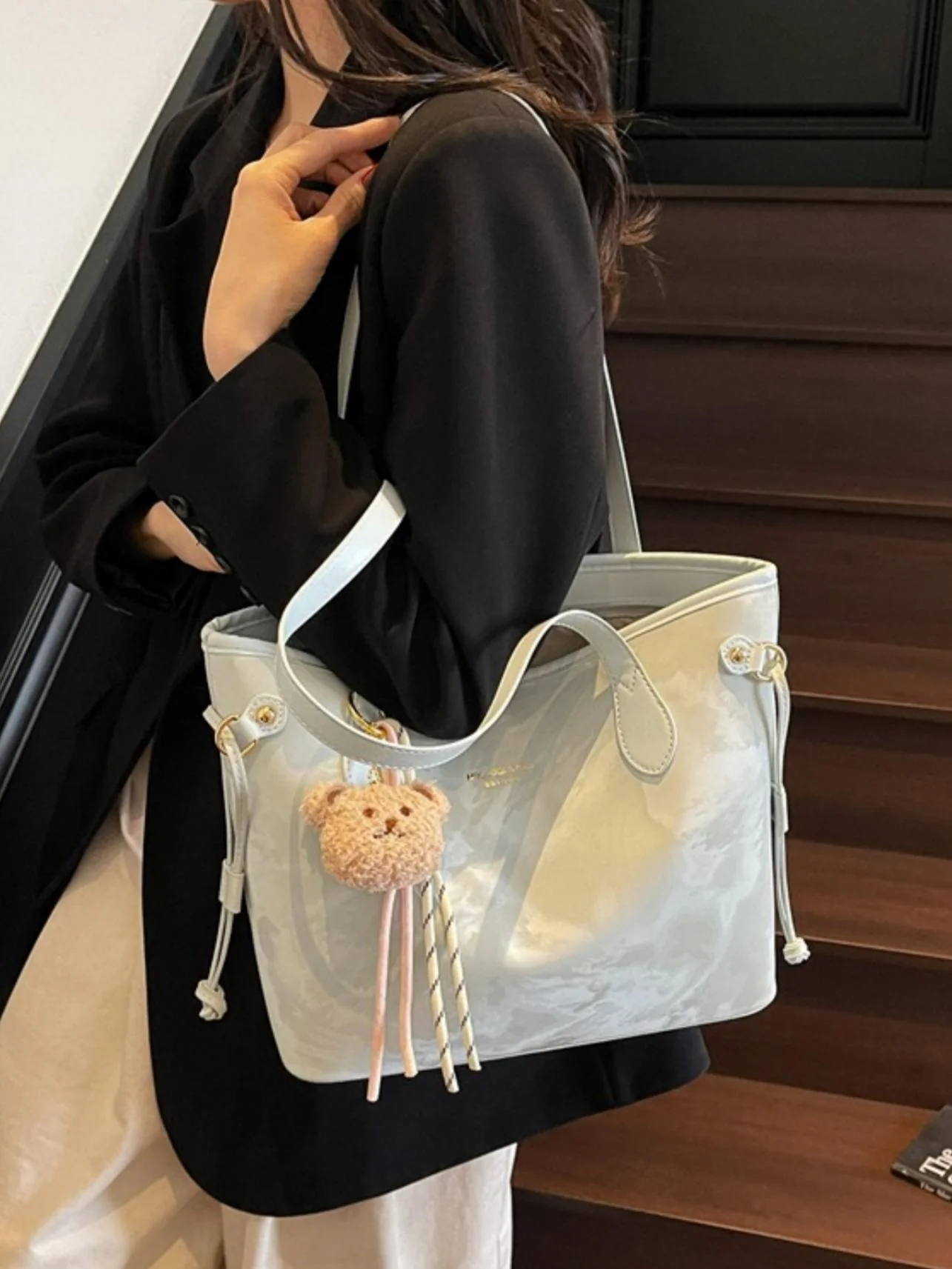 Large Capacity Stylish And Fresh Tote Bag - Image 16