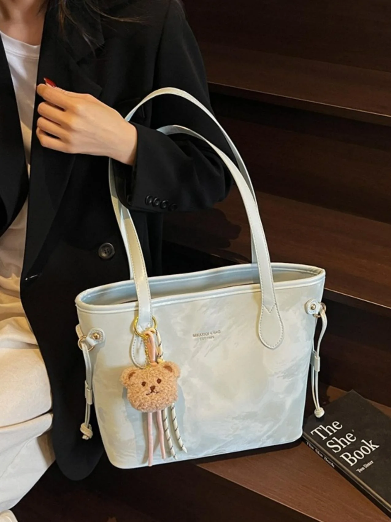 Large Capacity Stylish And Fresh Tote Bag - Image 18