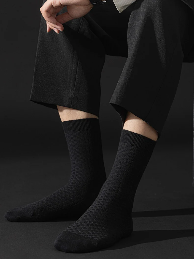Four Seasons Moisture-wicking Breathable Antibacterial Anti-odor Medium Tube Socks - Image 4