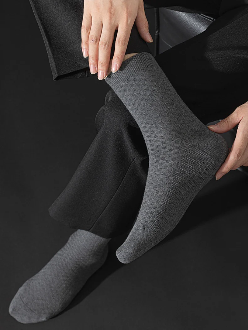 Four Seasons Moisture-wicking Breathable Antibacterial Anti-odor Medium Tube Socks - Image 5