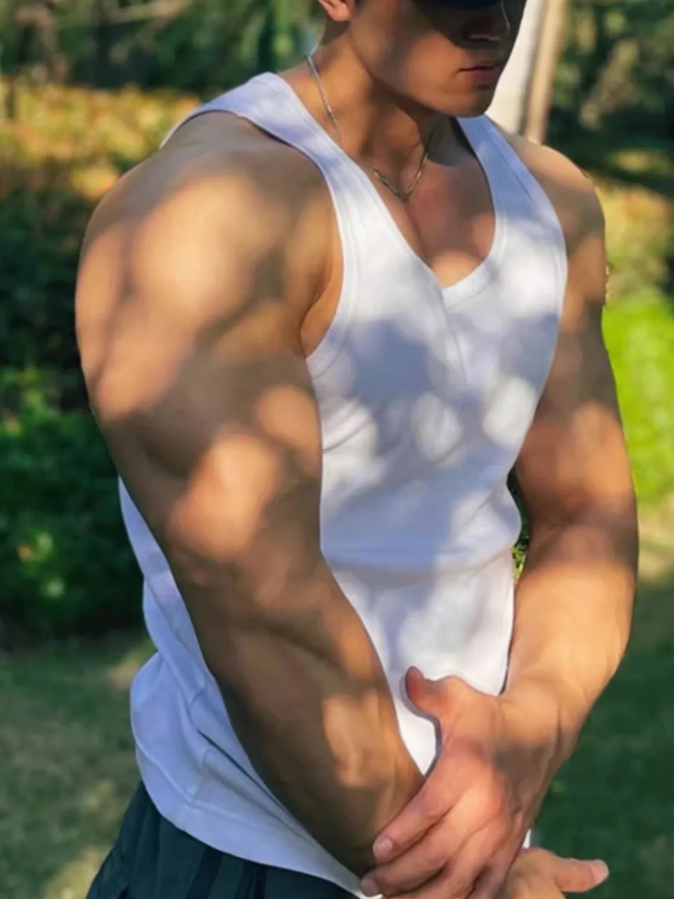 Lightweight Sports Fitness Stretch Slim-fit Moisture-wicking Breathable Tank Tops - Image 3