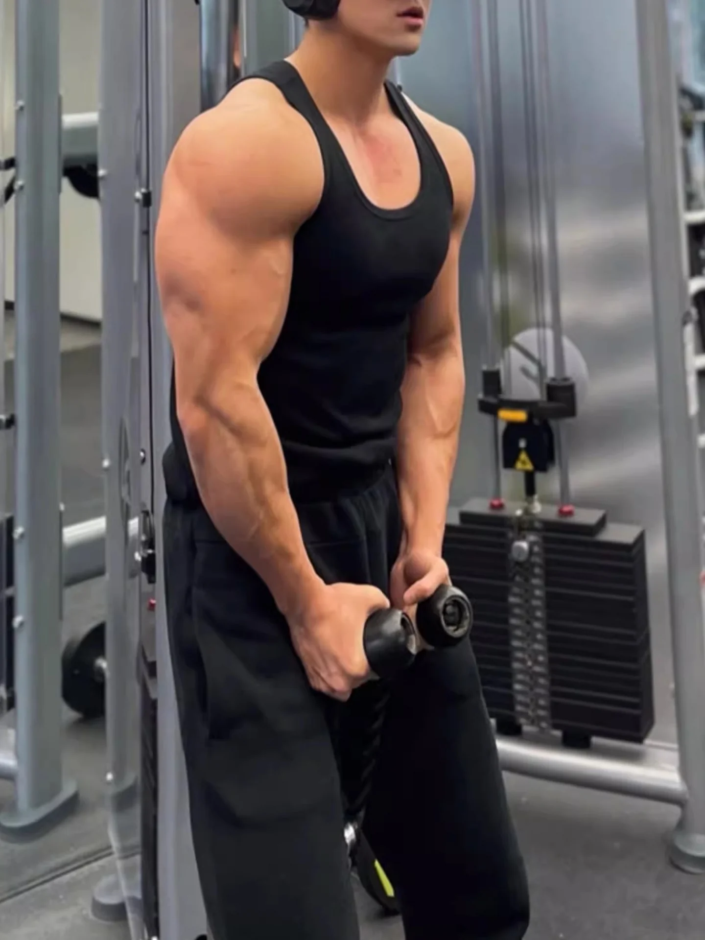 Lightweight Sports Fitness Stretch Slim-fit Moisture-wicking Breathable Tank Tops - Image 7