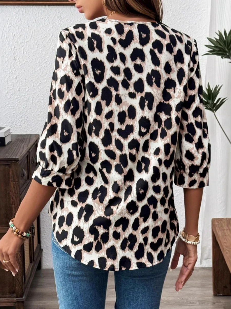 Three-quarter Sleeve Collar Leopard Print T-shirts - Image 2